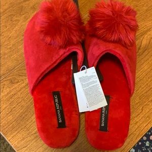 BANANA REPUBLIC Pom slippers
